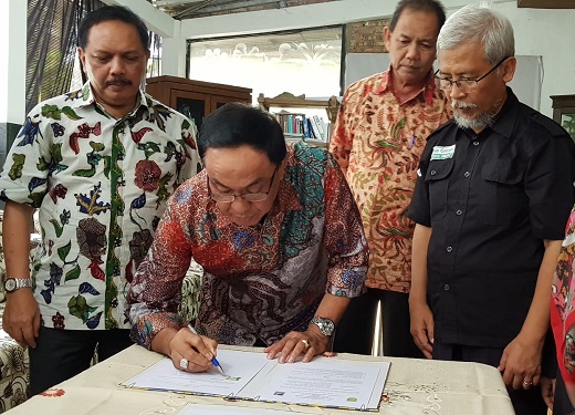 Temukan Solusi Harga Kelapa, Bupati Inhil Sambangi Kediaman Prof Wisnu Gardjito